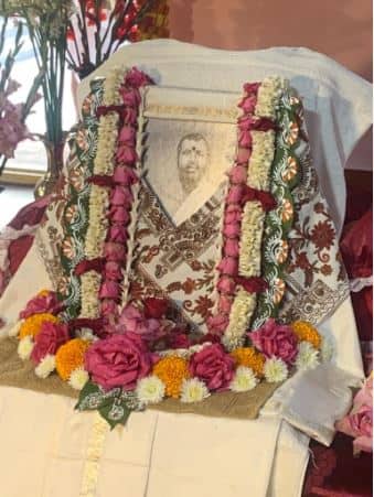 ১ ও ২ জানুয়ারি মায়ের বাড়িতে দর্শন ও প্রণাম বন্ধ থাকবে। ৩ জানুয়ারি থেকে ভক্তরা ফের ঢুকতে পারবেন মায়ের বাড়িতে।