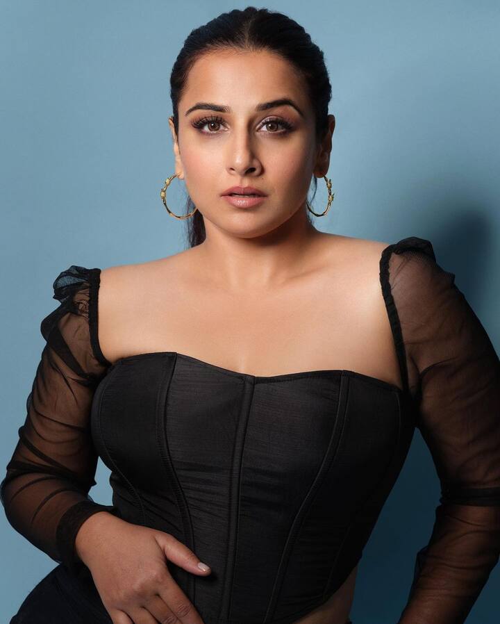 'పరిణీత'తో బాలీవుడ్ ఎంట్రీ ఇచ్చిన బ్యూటీ తొలిసినిమాకే ప్రశంసలు అందుకుంది. ఆ తర్వాత అత్యధిక వసూళ్లు చేసిన 'లగే రహో మున్నా భాయ్' లో హీరోయిన్ గా నటిచింది. ఆ తర్వాత హే బేబీ , కిస్మత్ కనెక్షన్ మంచి రిజల్ట్ ఇవ్వలేదు. ఇంకా  ''పా'', ''ఇష్కియా'', ''నో వన్ కిల్డ్ జెస్సికా'' లో నటించింది. అయితే  2011లో వచ్చిన సిల్క్ స్మిత బయోపిక్ ''ది డర్టీ పిక్చర్'' తో విద్యా పేరు మారుమోగిపోయింది.  'డర్టీ పిక్చర్'తో ఓవర్ నైట్ స్టార్ డమ్ సంపాదించింది. లేడీ ఓరియెంటెడ్ సినిమాలకు కేరాఫ్ గా మారింది.  ల‌కృష్ణ‌ నటించిన ఎన్టీఆర్ బ‌యోపిక్ ద్వారా విద్యాబాల‌న్ టాలీవుడ్ కి ఎంట్రీ ఇచ్చింది.