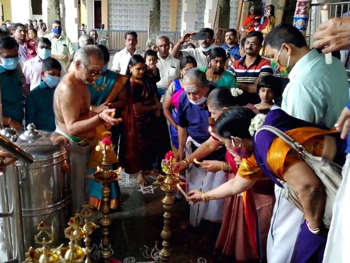 அறுபடை வீடான சுவாமி மலை முருகன் கோயிலில் ஆங்கிலபுத்தாண்டையொட்டி படிபூஜை