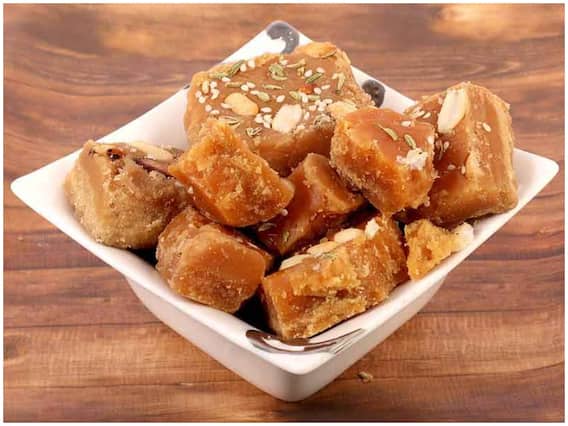 Kitchen Hacks: किचन में आपकी मदद करेगा Jaggery, इस तरह करें इस्तेमाल Kitchen Hacks: किचन में आपकी मदद करेगा Jaggery, इस तरह करें इस्तेमाल