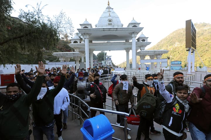 माता वैष्णोदेवी मंदिर परिसरात अचानकपणे झालेल्या या चेंगराचेंगरीचे नेमके कारण समजू शकलेले नाही. (Photo :PTI)