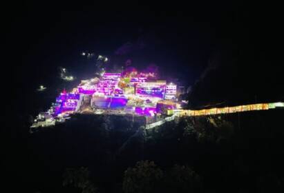 stampede at Mata Vaishno Devi Bhawan at year end , Many Death Vaishno Devi Bhawan Stampede : বর্ষবরণের রাতে ভয়াবহ দুর্ঘটনা, জম্মুর বৈষ্ণোদেবীর মন্দিরে পদপিষ্ট হয়ে মৃত ১১