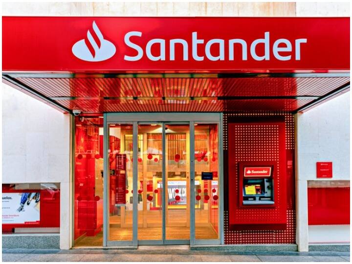 United Kingdom Santander bank transfer 1300 crore rupees to 75 wrong bank account, now customers not returning money Trending News: गलती से दूसरे बैंकों के कस्टमर्स के खातों में भेज दिए 1300 करोड़ रुपये, अब वापस नहीं कर रहे लोग