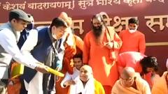 Haridwar दौरे पर रहे CM Dhami, कैलाशानंद गिरि के संन्यास दीक्षा समारोह में की शिरकत| Hindi News