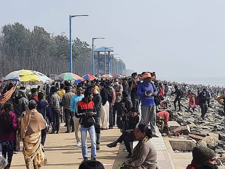 দিঘার জনস্রোত দেখে অবশ্য তা বোঝার উপায় নেই। সামাজিক দূরত্ব তো ঘুচেছে। নেই মাস্কও।