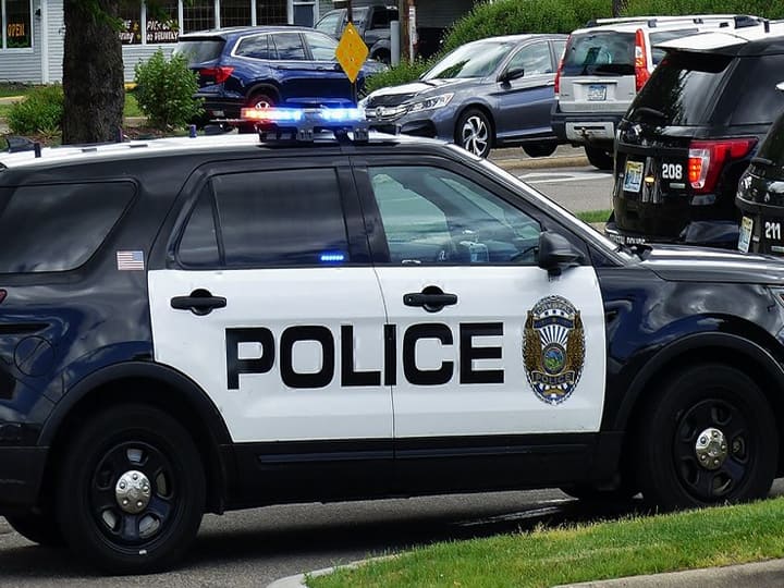 US Man Shoots own Daughter by Mistaken US Man | திருடன் என நினைத்து சொந்த மகளை சுட்டுக்கொன்ற போலீஸ்!!