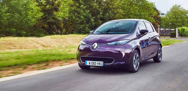 Renault Zoe: रेनो भारत में अपनी पहली इलेक्ट्रिक कार, एक एंट्री-लेवल पेशकश लॉन्च करने की उम्मीद है जिसे 2020 ऑटो एक्सपो में शोकेस किया गया था. इसमें 52 kWh बैटरी पैक और 394 किमी की मैक्सिमम रेंज पेश करने की उम्मीद है.
