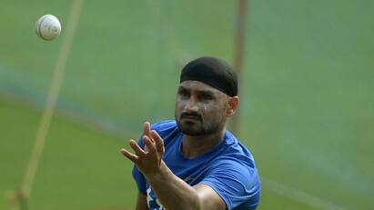 IND vs SA: Harbhajan feels the current Indian unit is too strong for South Africa and that the hosts are no match for Kohlis team. IND vs SA: কোনও ডিপার্টমেন্টেই এই প্রোটিয়া শিবিরকে ভারতের সমকক্ষ মানছেন না ভাজ্জি