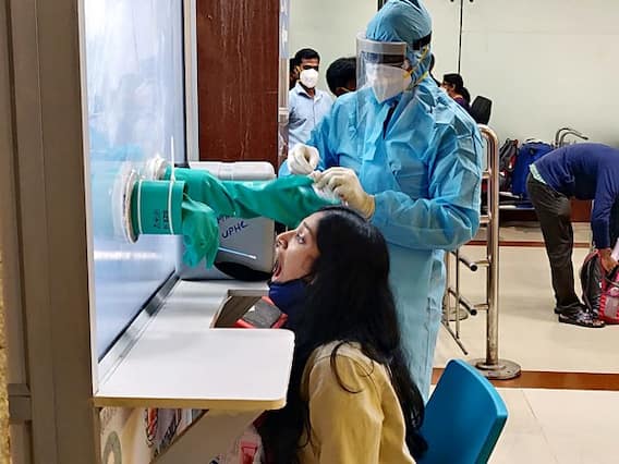 Coronavirus: एक बार फिर लगने लगे प्रतिबंध, स्कूल-कॉलेज बंद होना शुरू, यहां लगी पाबंदियां Coronavirus: एक बार फिर लगने लगे प्रतिबंध, स्कूल-कॉलेज बंद होना शुरू, यहां लगी पाबंदियां