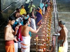 அறுபடை வீடான சுவாமி மலை முருகன் கோயிலில் ஆங்கிலபுத்தாண்டையொட்டி படிபூஜை