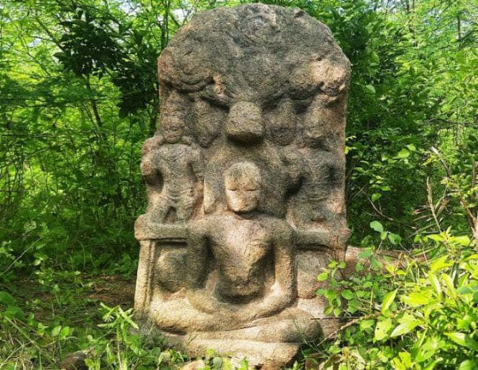 150 year old statue of Mahavira and the discovery of an ablution stone at Pudukkottai புதுக்கோட்டையில் 150 ஆண்டுகள் பழமையான மகாவீரர் சிலை மற்றும்  கழுவேற்றக்கல் கண்டுபிடிப்பு