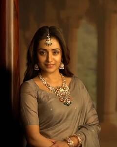 Actress Trisha : பல பல நகைகளுடன் பளபளக்கும் திரிஷா...அசத்தல் அழகு புகைப்படங்கள்!