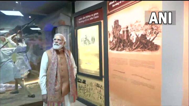 पीएम मोदी ने इस दौरान शहीद स्मारक पहुंचकर शहीदों को श्रद्धासुमन अर्पित किया. बता दें कि वो आज मेरठ में बनने वाले खेल विश्वविद्यालय की आधारशिला रखेंगे.