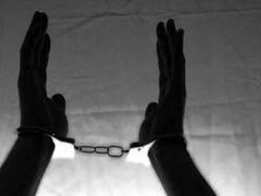 ரூ. 50 எடுத்ததற்கு 10 வயது மகனுக்கு இவ்வளவு பெரிய தண்டனையா? கொடூர தந்தையை கைது செய்த போலீசார்