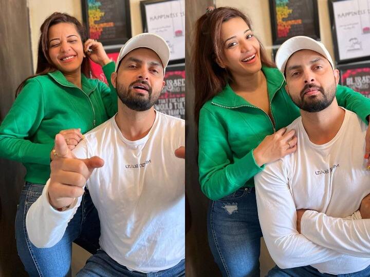 Monalisa New Year Celebration:  देश में नए साल का आगाज हो चुका है, पूरा देश इस वक्त नए साल के रंग में रंगा हुआ है. इस मौके पर कई सितारों ने भी अपने फैन्स को नए साल की बधाई दी हैं. वहीं भोजपुरी एक्ट्रेस मोनालिसा ने भी साल के पहले दिन पर अपना मस्तीभरा अंदाज फैन्स को दिखाया. बता दें कि मोनालिसा ने अपने पति के साथ घर पर ही नए साल का जश्न मनाया और फैन्स को बड़ा ही खास मैसेज भी दिया.आप भी डालिए उनकी तस्वीरों पर एक नजर....