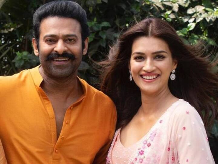 Prabhas-Kriti Sanon: प्रभास और कृति सेनन की जोड़ी ओम राउत की फिल्म 'आदिपुरुष' में देखने को मिलने वाली है. फिल्म में प्रभास राम तो कृति माता जानकी का रोल प्ले करती नजर आएंगी.