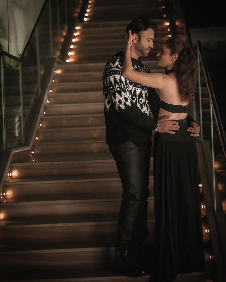 अंकिताने तिच्या अधिकृत इंस्टाग्राम अकाऊंटवर दोघांचे रोमॅंटिक फोटो शेअर केले आहेत. (Ankita Lokhande/Instagram)