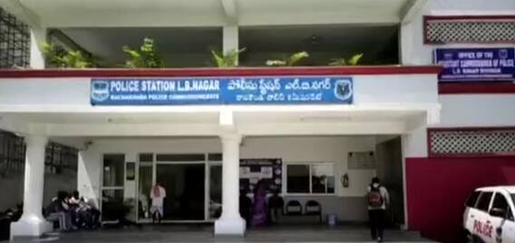 LB Nagar Issue: గంజాయి మత్తులో ఇంటిపై దాడికి దిగిన యువకులు.. ఎమ్మెల్యే అనుచరులమంటూ వార్నింగ్