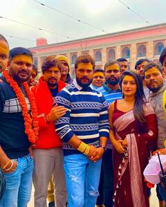भोजपुरी एक्टर Khesari Lal Yadav ने इस खूबसूरत एक्ट्रेस के साथ काशी में मनाया नया साल, देखिए तस्वीरें