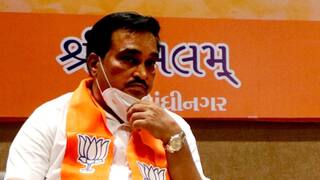 C.R. પાટિલે બે કલાક લગી અમદાવાદ એરપોર્ટ પર કેમ બેસી રહેવું પડ્યું ? છેવટે ગાંધીનગરના બંગલે પાછા જવું પડ્યું.....