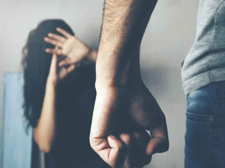 Uttar Pradesh tops list of crimes against women in 2021: NCW 2021ல் பெண்களுக்கு எதிரான குற்றங்களில் உத்தரபிரதேசம் முதலிடம்: வெளியான அதிர்ச்சி ரிப்போர்ட்