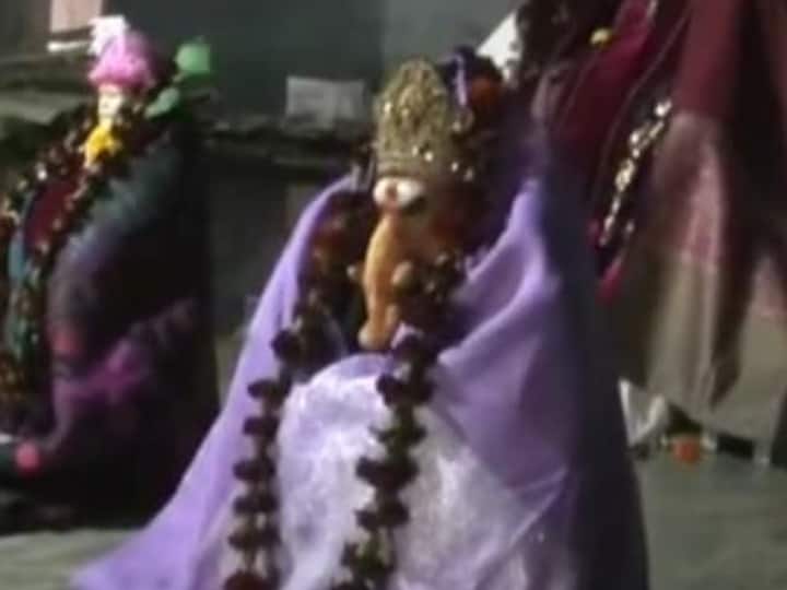 Uttarakhand Due to cold weather idols of God in temples dressed in woolen clothes by priests ANN Uttarakhand News: मंदिरों में भगवान को लगी ठंड तो पुजारियों ने बचाने के लिए की ये खास व्यवस्था, जानिए इसकी वजह