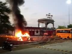 Chhattisgarh News: जांजगीर में हिंसात्मक हुआ पावर प्लांट कार्मचारियों का आंदोलन, बड़ी संख्या में पुलिस बल तैनात