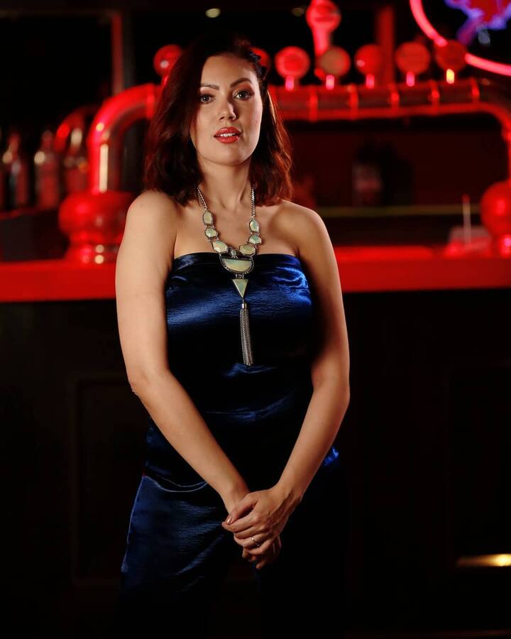 मुनमुन दत्ता को तारक मेहता के उल्टा चश्मा में जितना ग्लैमरस दिखाया गया है रियल लाइफ में वो उससे भी ज्यादा सिजलिंग हैं.