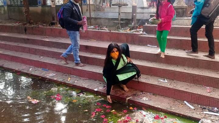 দুপুরে মায়ের ভোগে ছিল  পোলাও , ফ্রাইড রাইস, বিভিন্ন ভাজা, ডাল, দুই রকমের সবজি, চাটনি, পরমান্ন, মিষ্টি।