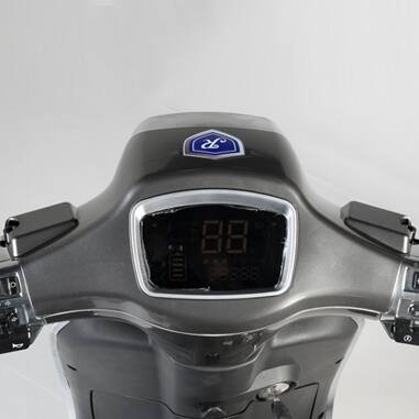 रफ्तार गैलेक्सी स्कूटर में 60 V, 25Ah वाला लिथियम आयन बैटरी पैक दिया है जिसके साथ 250 वाट की मोटर की दी गई है.