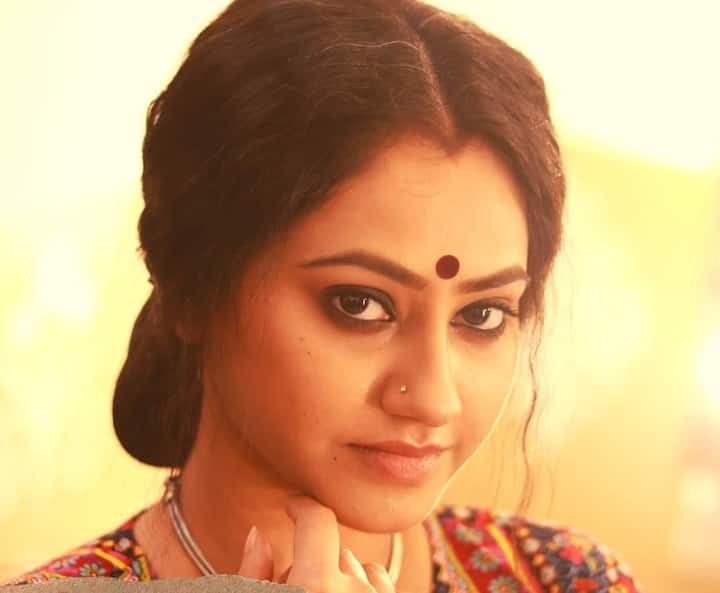 এদিন প্রকাশিত হয় ঋতুপর্ণ ঘোষের বারোটি জনপ্রিয় নারী চরিত্রের ছবি দেওয়া ক্যালেন্ডার।