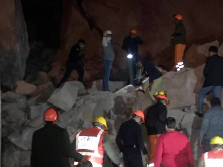 Haryana Bhiwani district landslide in mining, four people died rescue operation Continue at Dadam mining zone in Tosham block Haryana Landslide: भिवानी में दूसरे दिन भी बचाव अभियान जारी, एक और व्यक्ति के फंसे होने की आशंका