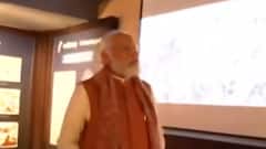 PM Modi In Meerut: शहीद स्मारक पर PM ने शहीदों को दी श्रद्धांजलि| Hindi News