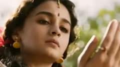 This is how Bollywood stars welcomed New Year 2022 | Khabar Filmy Hai (2 Jan 2022)