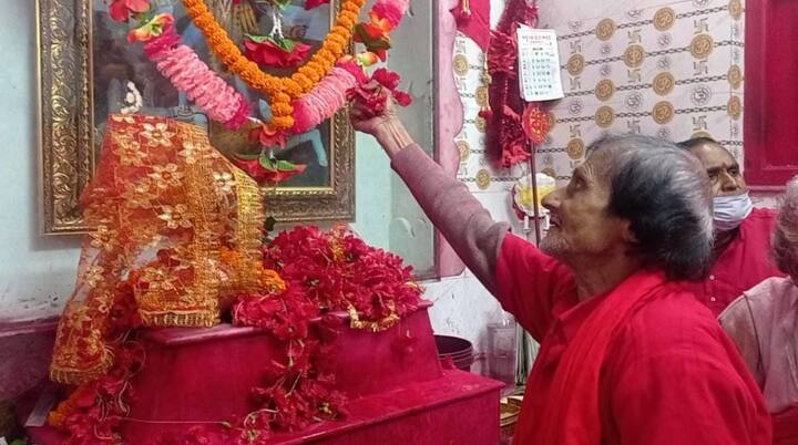 ৩৬৫ দিনই ভক্তদের ভিড় থাকে থাকে মন্দিরে। তবে আজ অমাবস্যা উপলক্ষে চলছে বিশেষ পুজো। ভক্তের সমাগম হয়েছে।