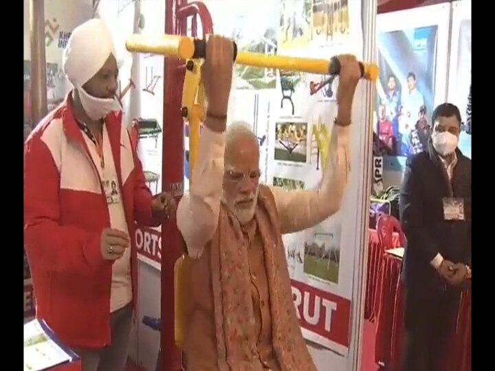 PM Modi Exercise Video | ஜிம்மில் மாஸ் லிஃப்டிங்.. FIT INDIA மெசேஜ் கொடுக்கும் பிரதமர் மோடி.. வீடியோ உள்ளே..