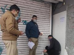 Delhi News: कोरोना गाइडलाइन की पालना को लेकर प्रशासन सख्त, कई दुकानों को किया सील