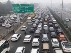 Delhi News: अगर आपके पास है 15 साल से पुरानी पेट्रोल कार, तो बदल दीजिए वरना सरकार करेगी ये बड़ी कार्रवाई