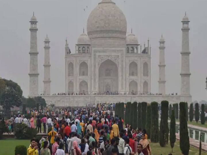 Thousands of tourist visited Taj Mahal and Agra Fort on new year in agra ann Agra News: नए साल पर भारी संख्या में आगरा पहुंचे पर्यटक, ताजमहल और आगरा फोर्ट का किया दीदार