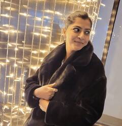 Varalakshmi pics: சும்மா ஜில்லுன்னு இருக்கு... வரலட்சுமியின் கூல் க்ளிக்ஸ்..!