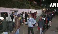 વૈષ્ણોદેવી મંદિરમાં દુર્ઘટના ભૂલીને ભક્તોએ મા ના દર્શન માટે લગાવી લાંબી લાઇન, જુઓ તસવીરો