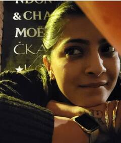 Varalakshmi pics: சும்மா ஜில்லுன்னு இருக்கு... வரலட்சுமியின் கூல் க்ளிக்ஸ்..!