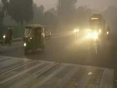 Delhi-NCR Weather and Pollution Report: दिल्ली-एनसीआर में कड़ाके की ठंड, नए साल में भी सांस के लिए समस्या बनी हवा, AQI 400 के पार