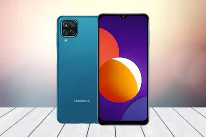 SAMSUNG Galaxy M12: এই ফোনে পাবেন 6GB RAM এর সাথে 128GB ইন্টারনাল মেমরি। এটি একটি 6.5-ইঞ্চি   ডিসপ্লের ফোন। এই ফোনে রয়েছে রেয়ার ক্যামেরা সেটআপ। একই সঙ্গে এর সামনে একটি 8 মেগাপিক্সেল ক্যামেরা দিয়েছে কোম্পানি। পাওয়ার   ব্যাকআপের জন্য এতে রয়েছে 6000mAH ব্যাটারি। Flipkart-এ এর দাম 13,945 টাকা।