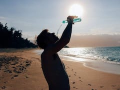 Water: అతిగా నీళ్లు తాగితే ఎంత ప్రమాదమో తెలుసా?