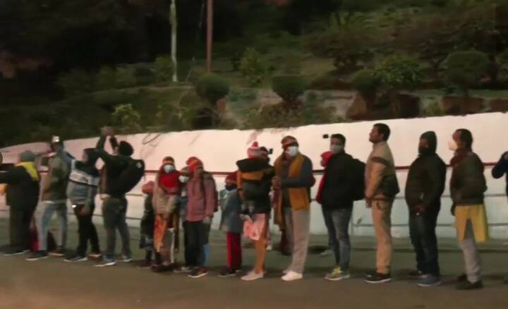 આ ઘટનાને ભૂલીને બીજા દિવસે શ્રદ્ધાળુઓ મોટી સંખ્યામાં માતાના દર્શન કરવા ઉમટી પડ્યા હતા. શ્રદ્ધાળુઓએ મંદિરની બહાર લાંબી લાઈનો લગાવી હતી.