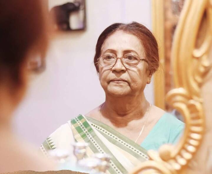 তবে উদ্যোক্তাদের কথায়, আজও ঋতুপর্ণ সকলের মনে উজ্জ্বল হয়ে রয়েছেন নিজের সৃষ্টির মাধ্যমে।