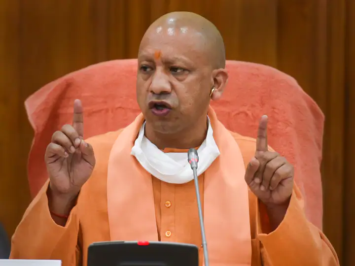 Omicron 'common viral fever', but caution is necessary: ​​Yogi Adityanath Omicron Variant को लेकर सीएम योगी आदित्यनाथ का बड़ा दावा, लोगों से की ये अपील