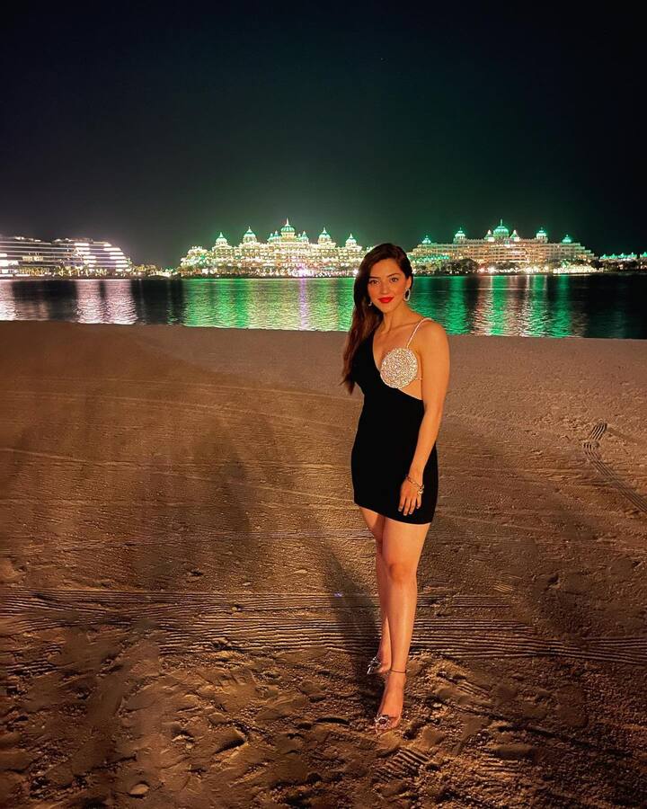 మెహ్రీన్ పిర్జాదా హాట్ ఫోటోస్ (Image credit: Mehreen Pirzada/Instagram)
