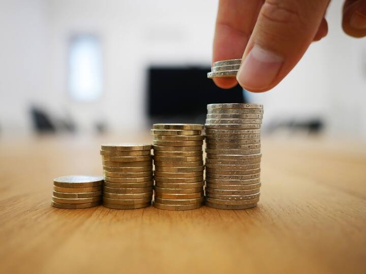horoscope people of these zodiac sign become rich even by earn less Know Your Rashi: इन राशि के जातकों में ये एक आदत होती है खास, कम कमाने के बावजूद पैसों के होते हैं धनी